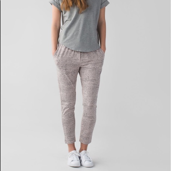 lululemon athletica Pants - Lululemon jet crop slims